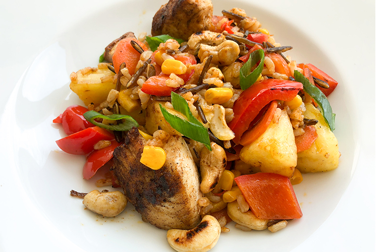 Bratreis mit Ananas und Cashew