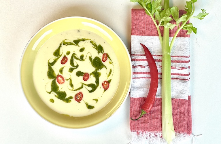 Sellerie-Limetten-Suppe & scharfe Salsa
